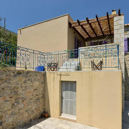 Mani Family Friendly, Mountain House With Parking Étilo